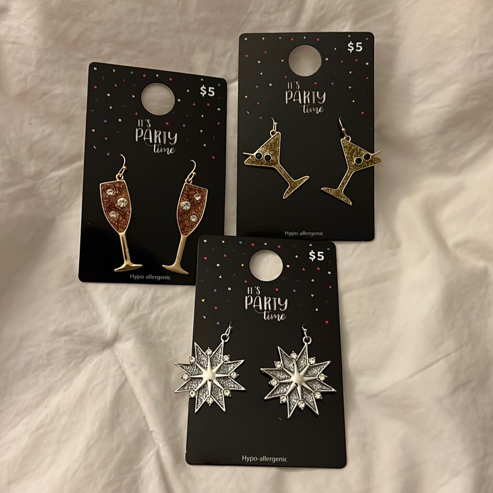 It’s Party Time Earrings 🛍️🌸🌷